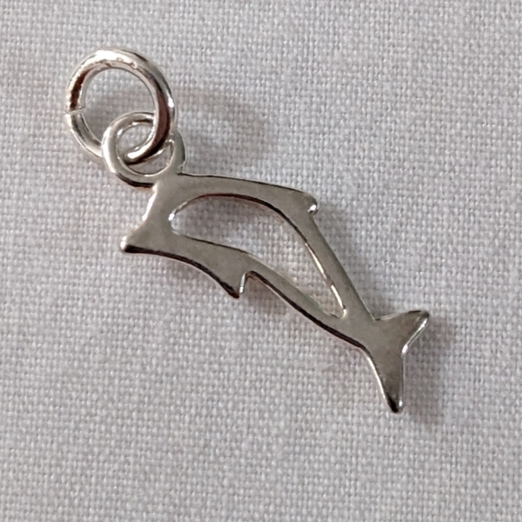 S925 Sterling Silver NEW Dolphin Charm - Picture 1 of 5